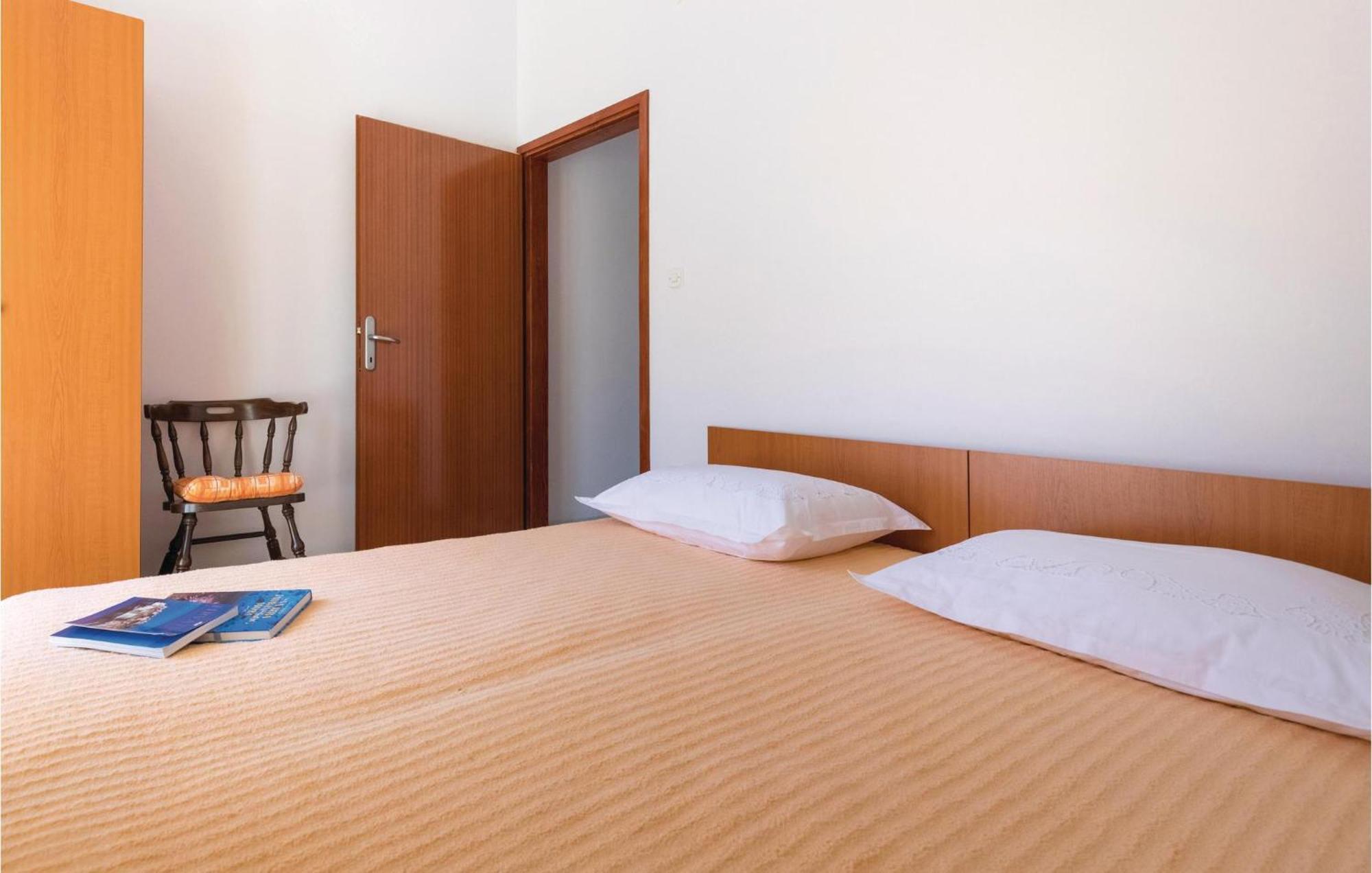 2 Bedroom Lovely Apartment In Komarna Klek Εξωτερικό φωτογραφία