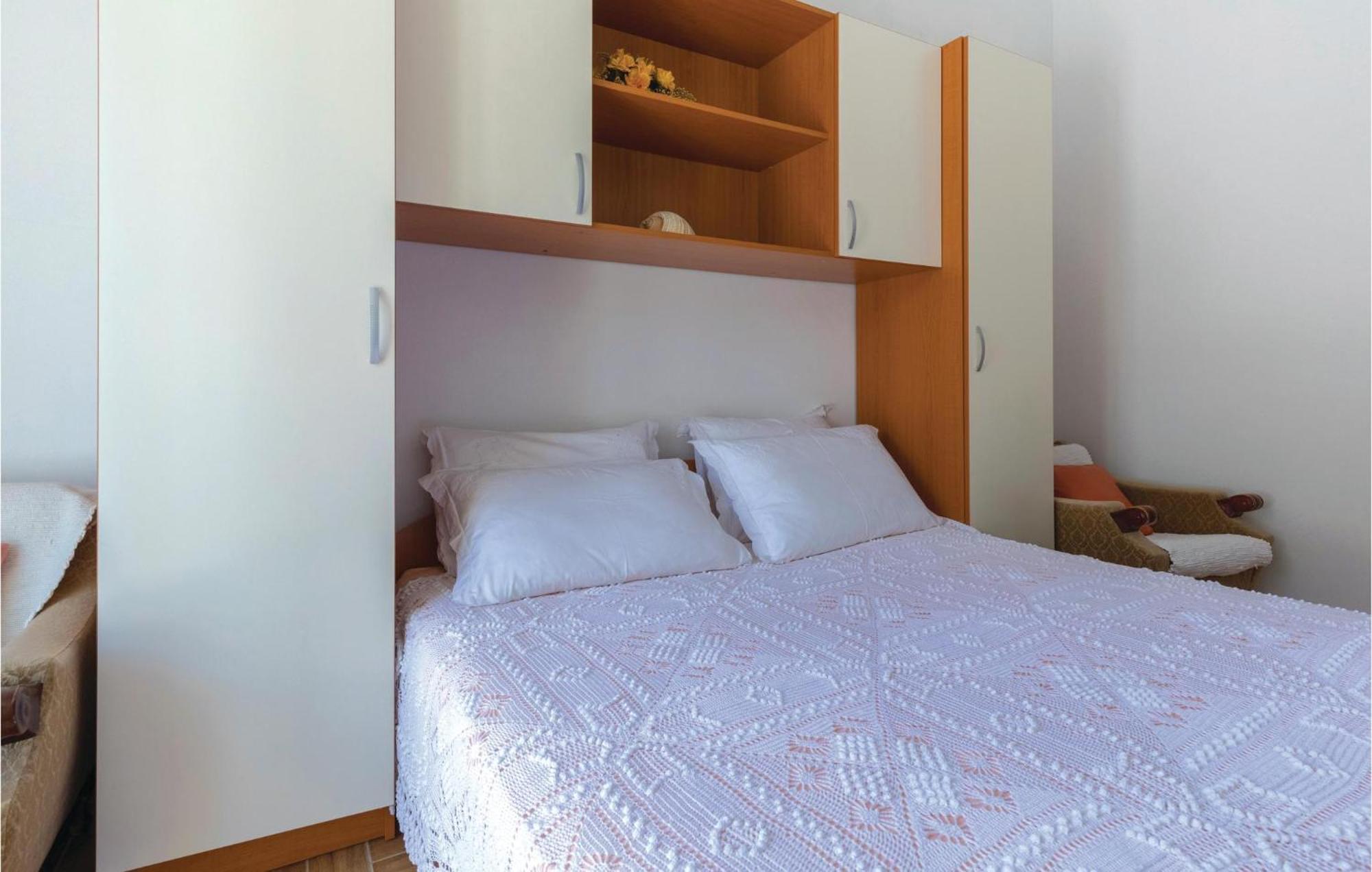 2 Bedroom Lovely Apartment In Komarna Klek Εξωτερικό φωτογραφία