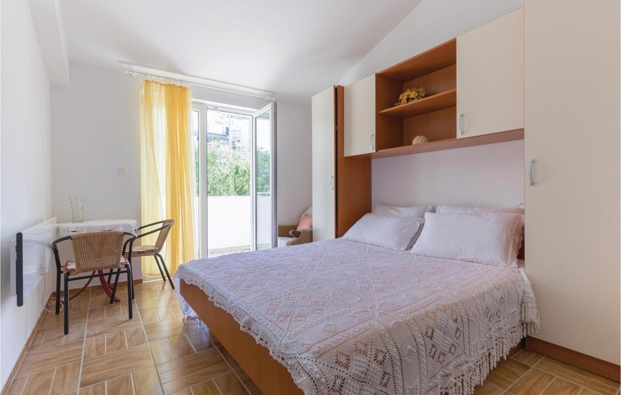 2 Bedroom Lovely Apartment In Komarna Klek Εξωτερικό φωτογραφία