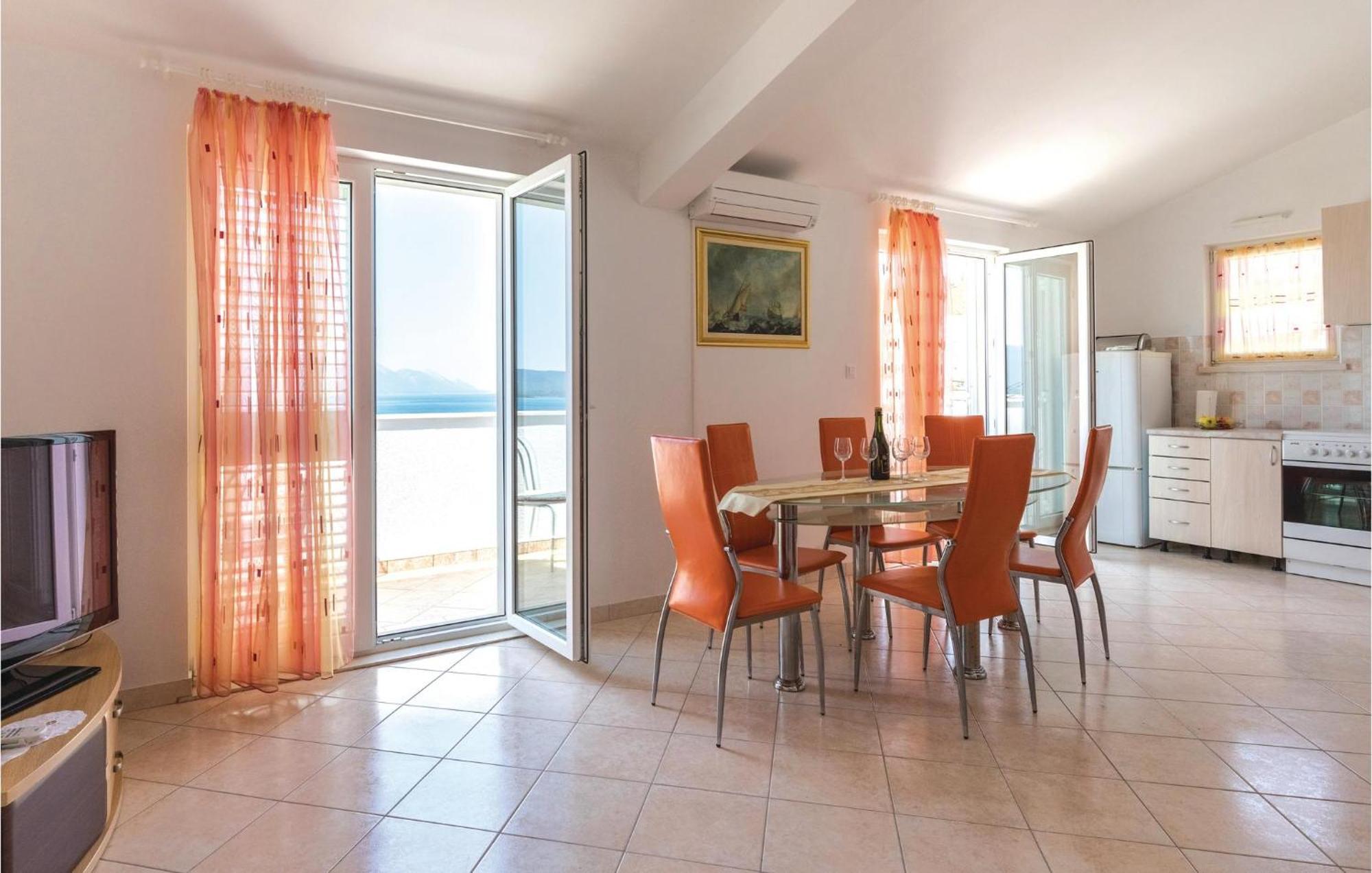 2 Bedroom Lovely Apartment In Komarna Klek Εξωτερικό φωτογραφία